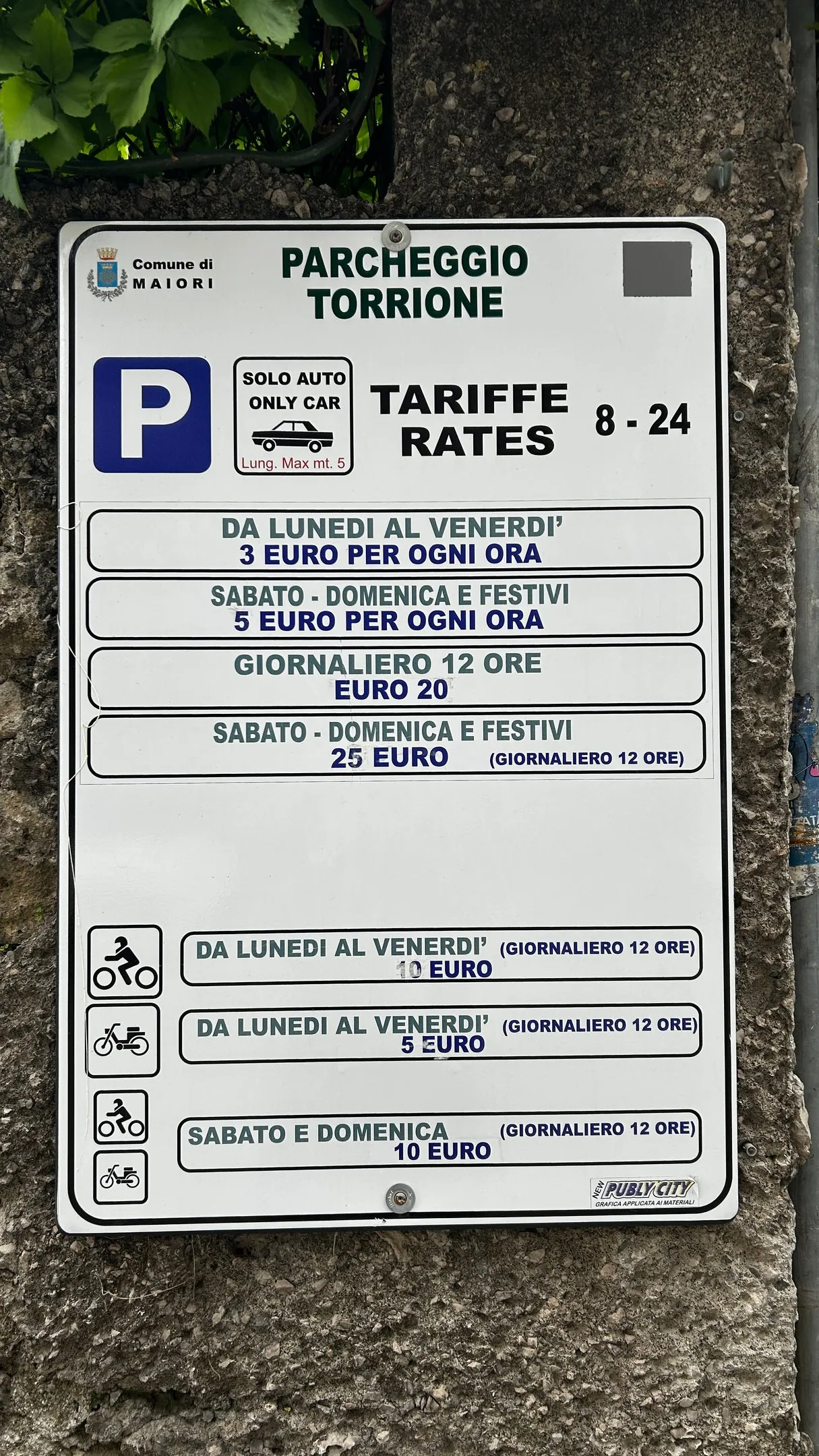 Tabella delle tariffe promozionali del Parcheggio a Maiori Torrione prenotando tramite il servizio Amalfi Outdoor Experience.